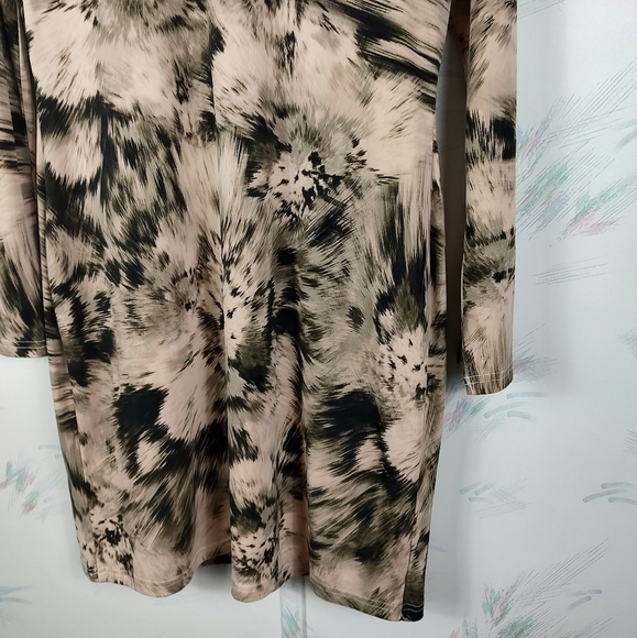 Jennifer Lopez Cream Black Printed Dress - Picture 6 of 9